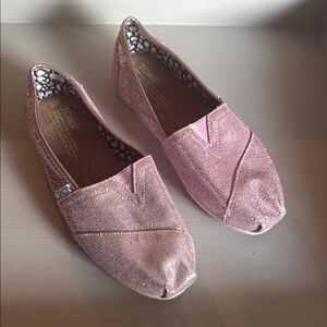 Toms Pink Flats Comfortable Slip-On Loafers